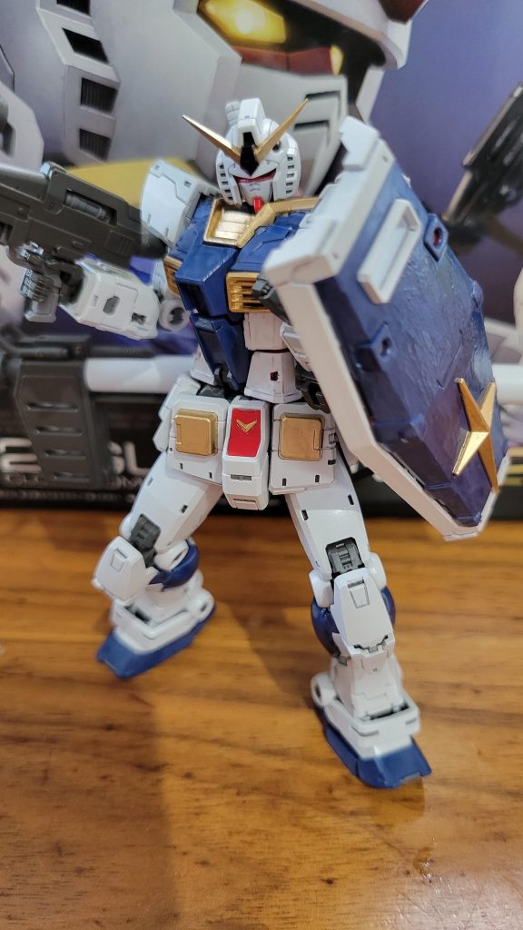 ティターンズブルーのガンダムマーカーで塗りましたが思ったより明るい青でびっくり。