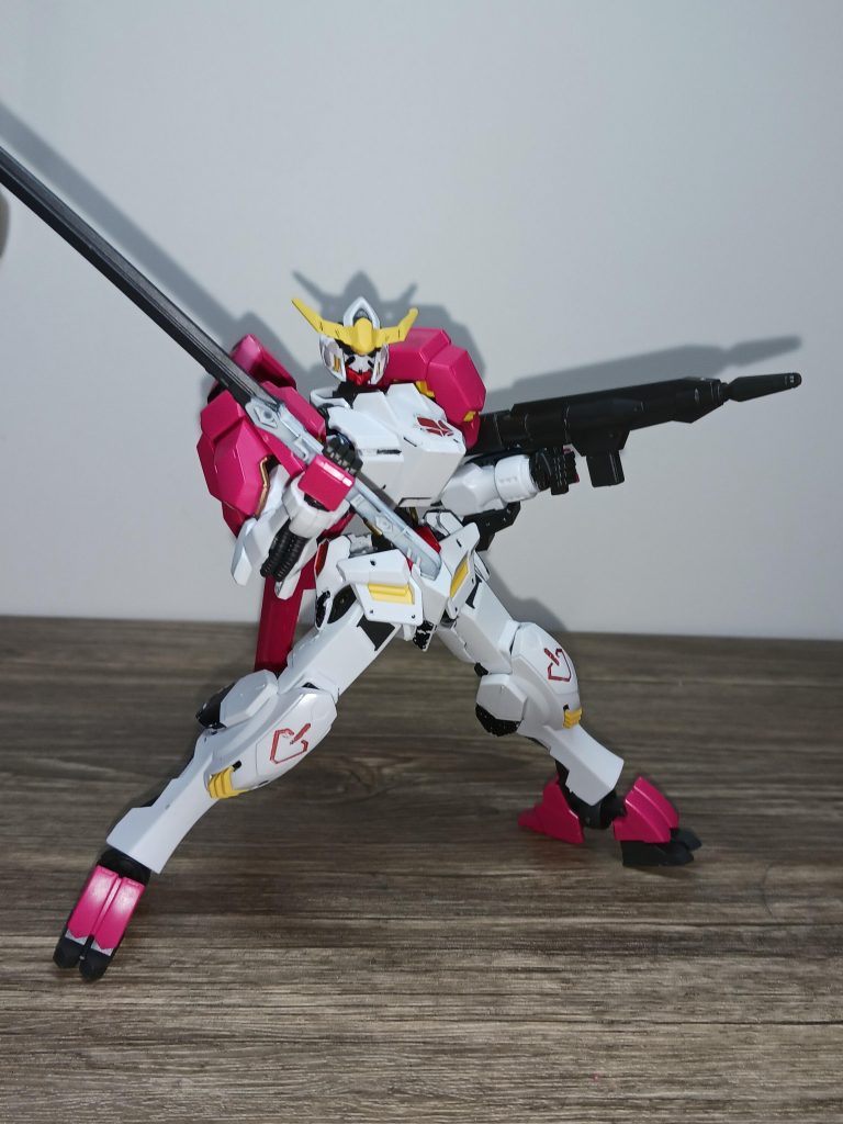 ASW-G76ガンダムバルロスは、ライトが初めて作ったガンプラである。そのため機体は、比較的シンプルに作られていて初心者でも扱いやすくなっている。ホワイト、バイオレットピンク、黄色などのバルバトスやフラウロスの要素が多く追加されている。