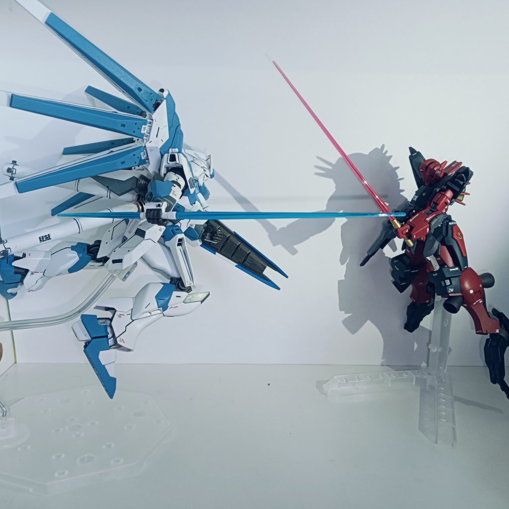 ダイソーの缶スプレーで塗装しました！水色の缶スプレーの上からシール貼って艶消し吹いて完成です！