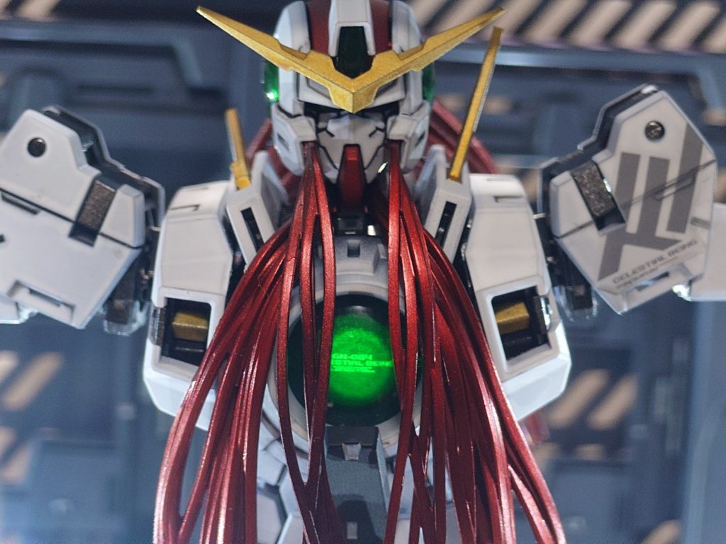 ガンダムナドレです。ケーブル含め赤はほとんどプレミアムメタリックレッド深紅で塗装していますが、うまくケーブル感が出てくれました。