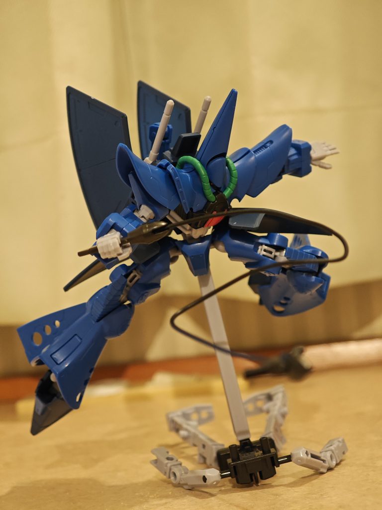 フレームセットとアーマーセットどっちも売ってたので武器もしっかり付属、海ヘビ再現用にリード線付いてるのも良きです。
