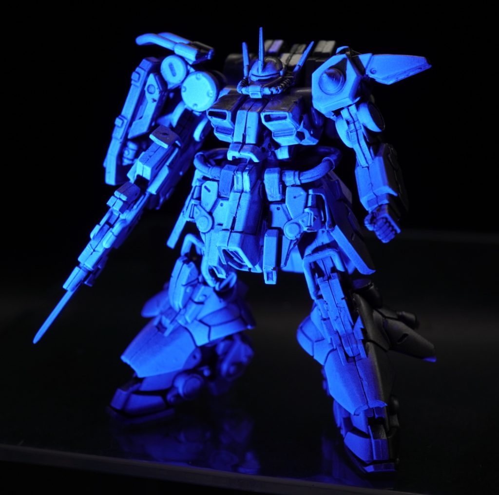 仕上げは蛍光クリアーで塗装。ブラックライトで光らせて楽しんでます。