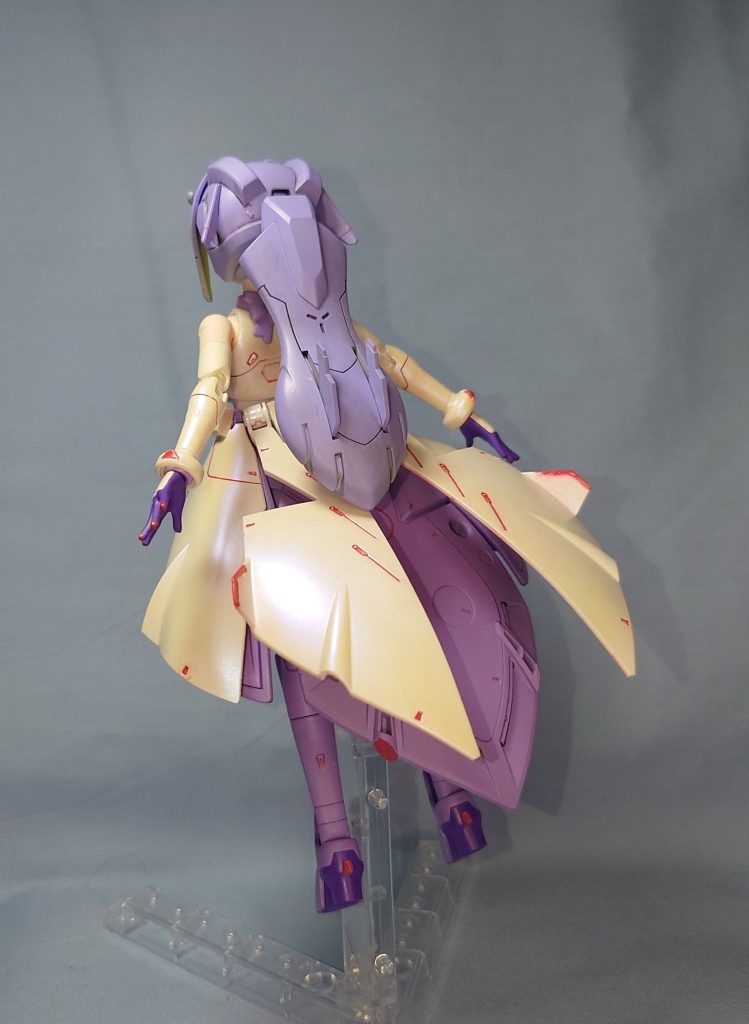 スカートのモールドが良いので、そのままスミ入れしています