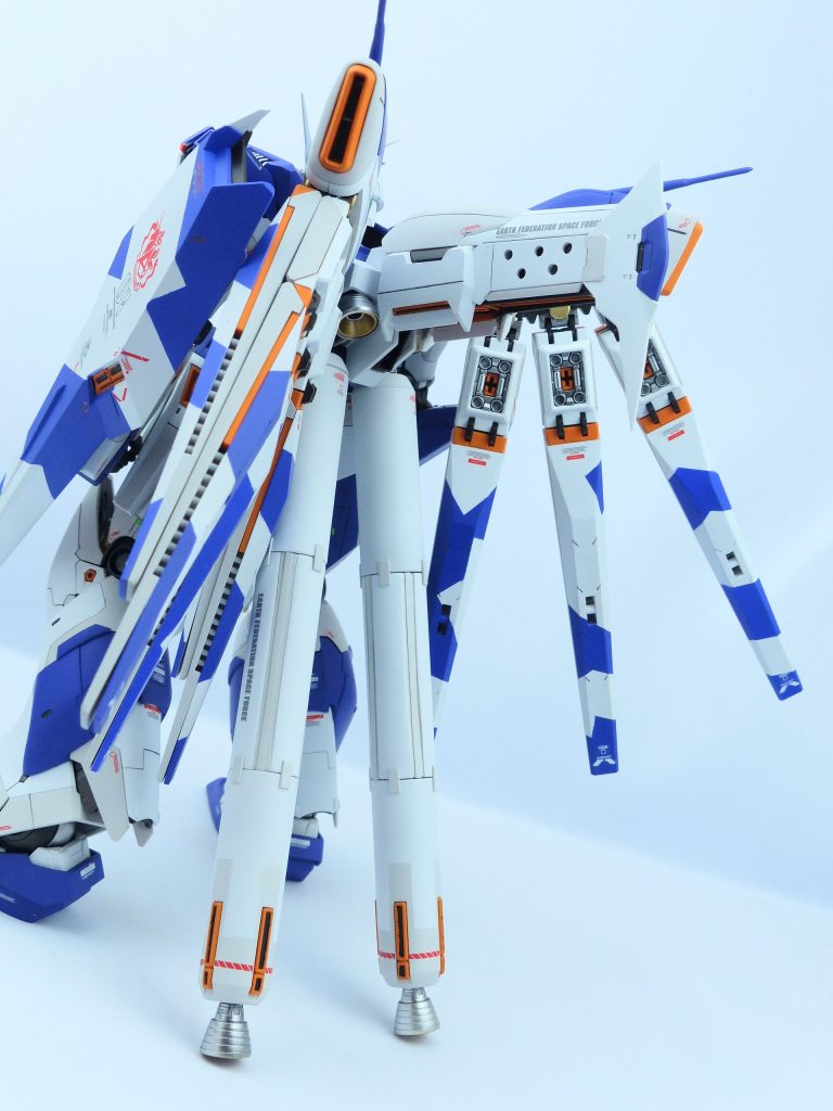 スプリッター迷彩が好きで自分のアイデンティティーだとも思ってるので、フィンファンネルにもスプリッター迷彩を施しダクトやスラスター部をマイブームのマンダリンオレンジで塗装しました!出渕さんの要素として