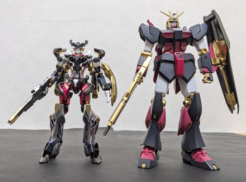 ドロリス専用初号機と。大きさは大人と子供ですね💦カラーリングは今回の方がかなりモチーフに寄せられたと思います😄‼️