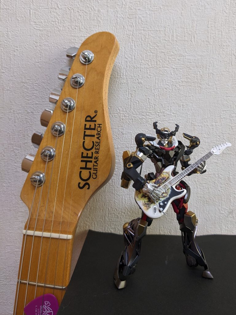 無重力　象徴的なパレード前回の投稿って年末・・・制作スピード遅いのは、ギターでAve Mujica の曲練習してるからです😅ホンモノは7弦なのを無理矢理6弦にアレンジして弾いてます💦ちなみに、写真に写ってるSCHECTERのギターは、かれこれ10年以上使ってるヤツですが、Ave Mujicaの3人もこのメーカーのギター＆ベースを使ってるので、全くの奇遇ですが何か嬉しい😆‼️  