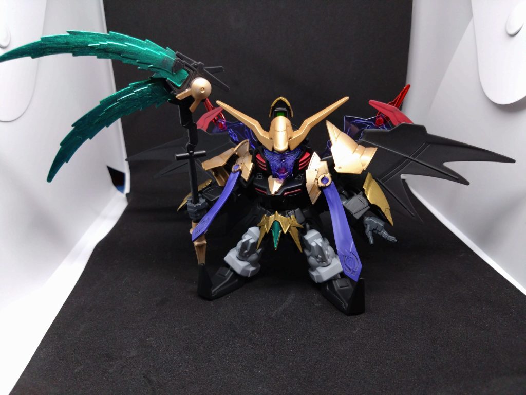 神父の裏の顔王国直属の処刑人であり、死神と呼ばれる普段の聖なる守護の力を反転させ、杖を鎌に持ち替え、罪人を裁く素顔は隠している