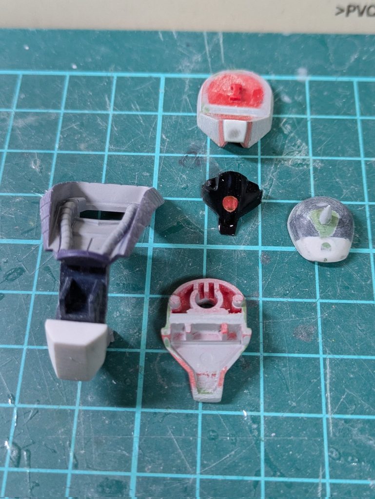 アタマは小さすぎるので前後幅を増して修正。