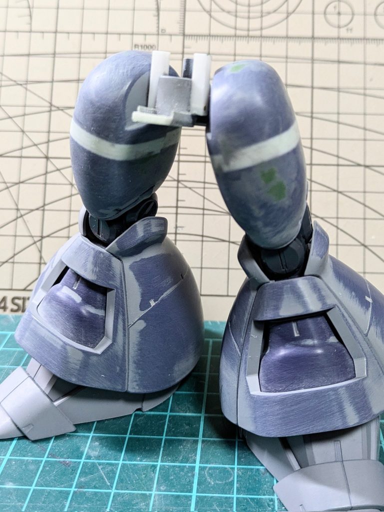 太ももで4ミリ延長。画稿では案外重心が高いので、スカートの上下詰めと合わせて効果絶大です。