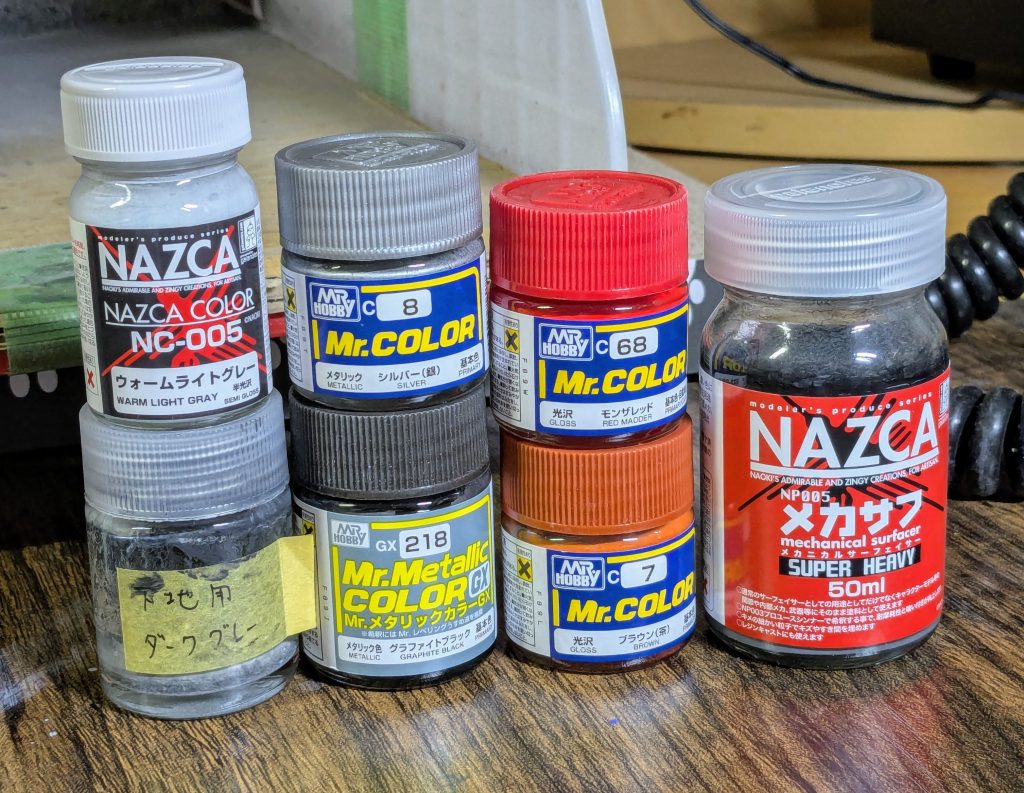 最後に使用塗料も紹介。こちらはメインカラーのラッカー塗料。