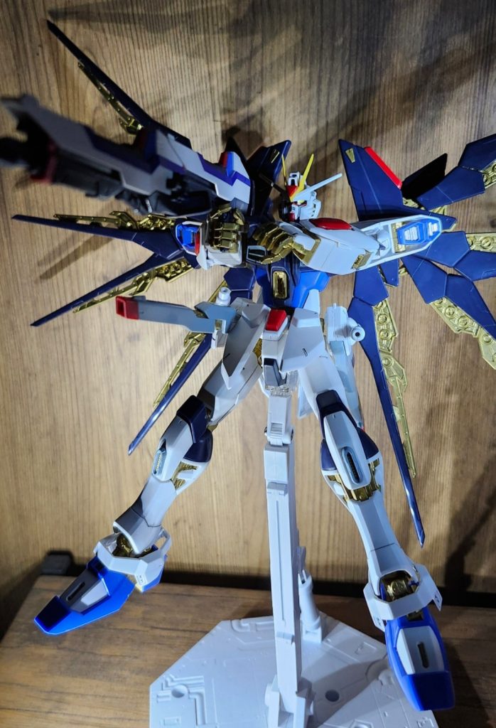 SEEDFREEDOMのこのシーンが好きでついついポージングしてしまいます💦元はジャンクなので動かす時はすごい慎重に動かしてます...