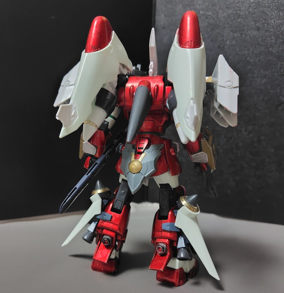 リアビューバックパックのメインスラスターに追加のブースターを追加する事で、機動性と瞬発力を向上させてます。