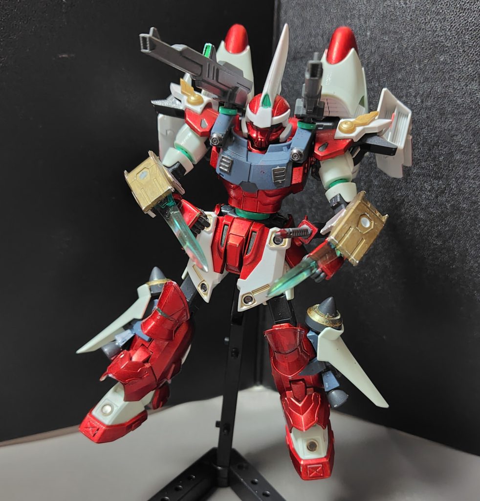 腕の追加装甲からビーム刃が展開できます。