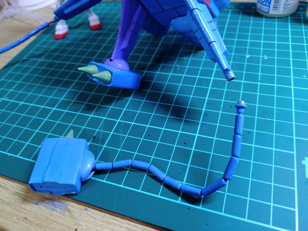 1番手間がかかった有線サイコミュパイプ自作、ワイヤー通す、両端磁石埋込み。