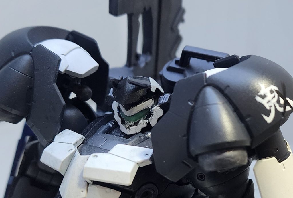 シド専用ギラ・ドーガ改やバイアラン・カスタムのような、モノアイからバイザー型に変更してる系が好きなので変えました。