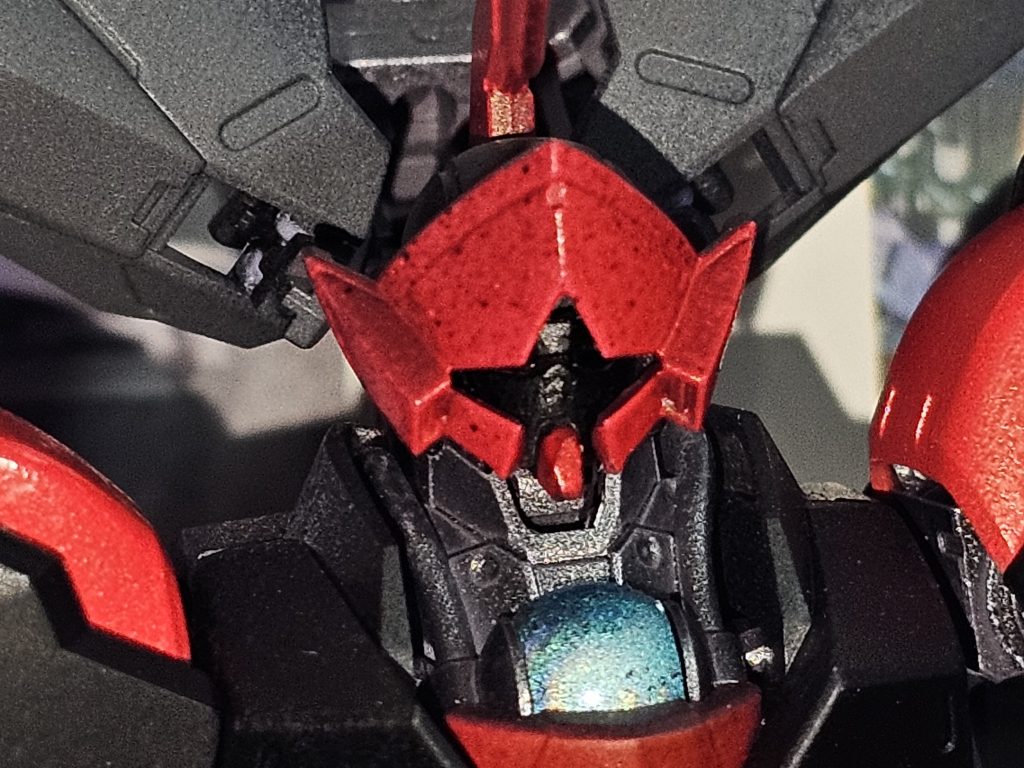 マスクの中にガンダムフェイスを仕込んでみました。デリング総裁曰く「あれはガンダ(略」