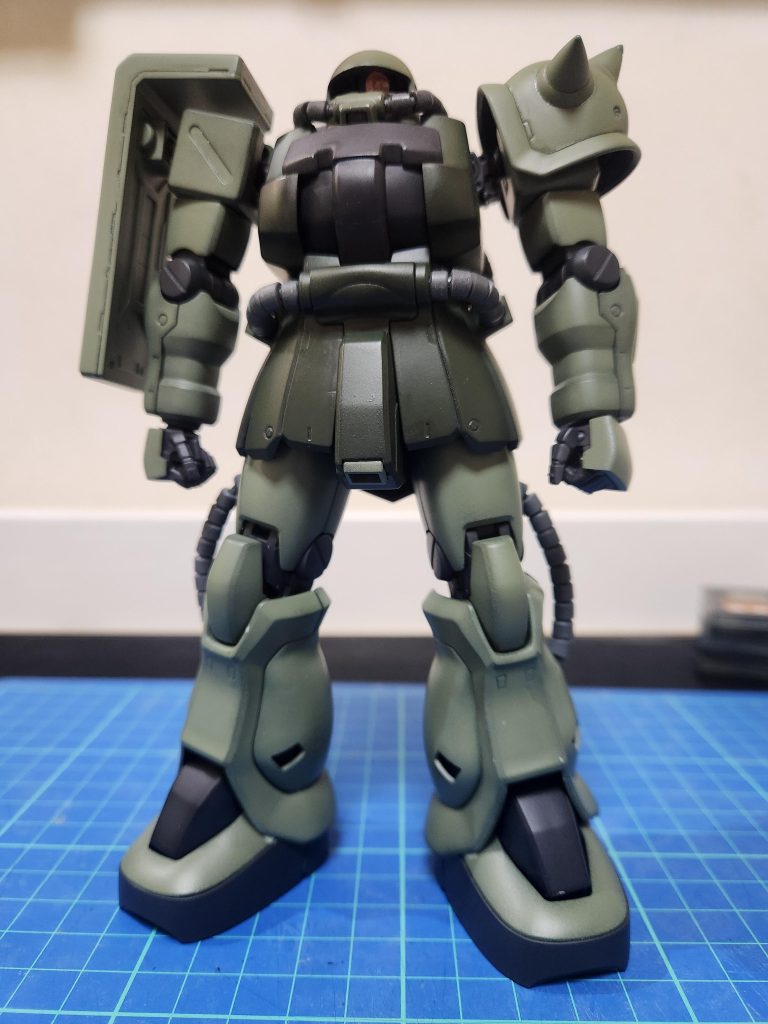 取り敢えず塗装だけしてウェザリングするか悩みましたが、やはりザクは使用感が似合い過ぎると思いウェザリングする事にしました。