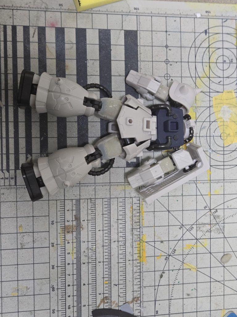 まずはいつも通り二の腕とふくらはぎ裏、その他の肉抜き穴をエポキシパテで埋めました! ※最近導入した瞬着硬化パテにすれば良かったと少し後悔してます笑