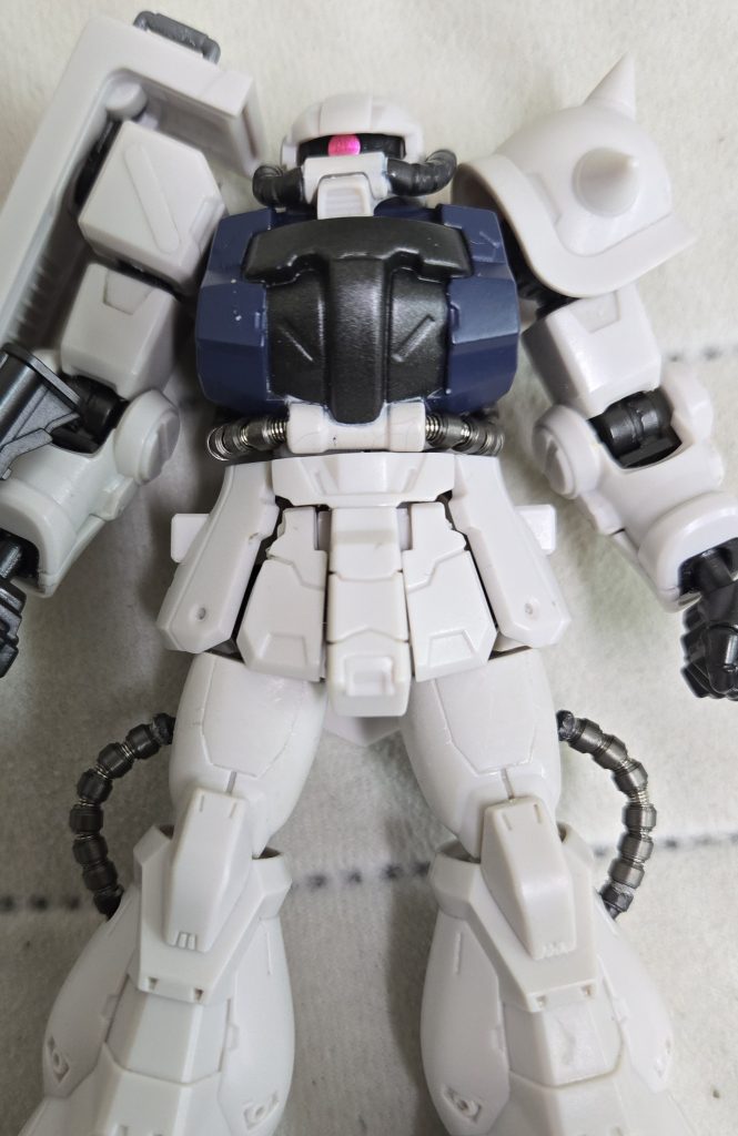 続いて動力パイプです初めて動力パイプを別パーツにしてみました!HQパーツ様のメタルパーツとスプリングに換装、ついでに太腿のディテールを埋めて無くしました頭部の動力パイプは別口径のメタルパーツにしてバランスを取りました