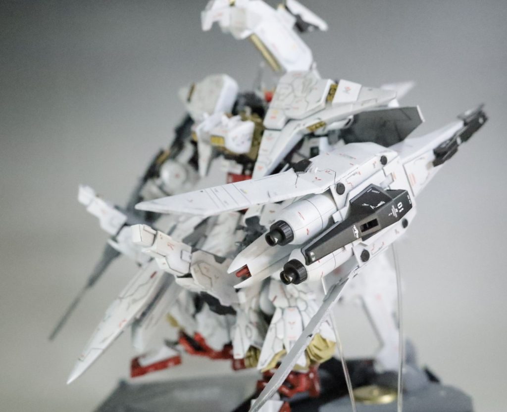 シールドはνガンダムヘビーウェポンを参考にしています