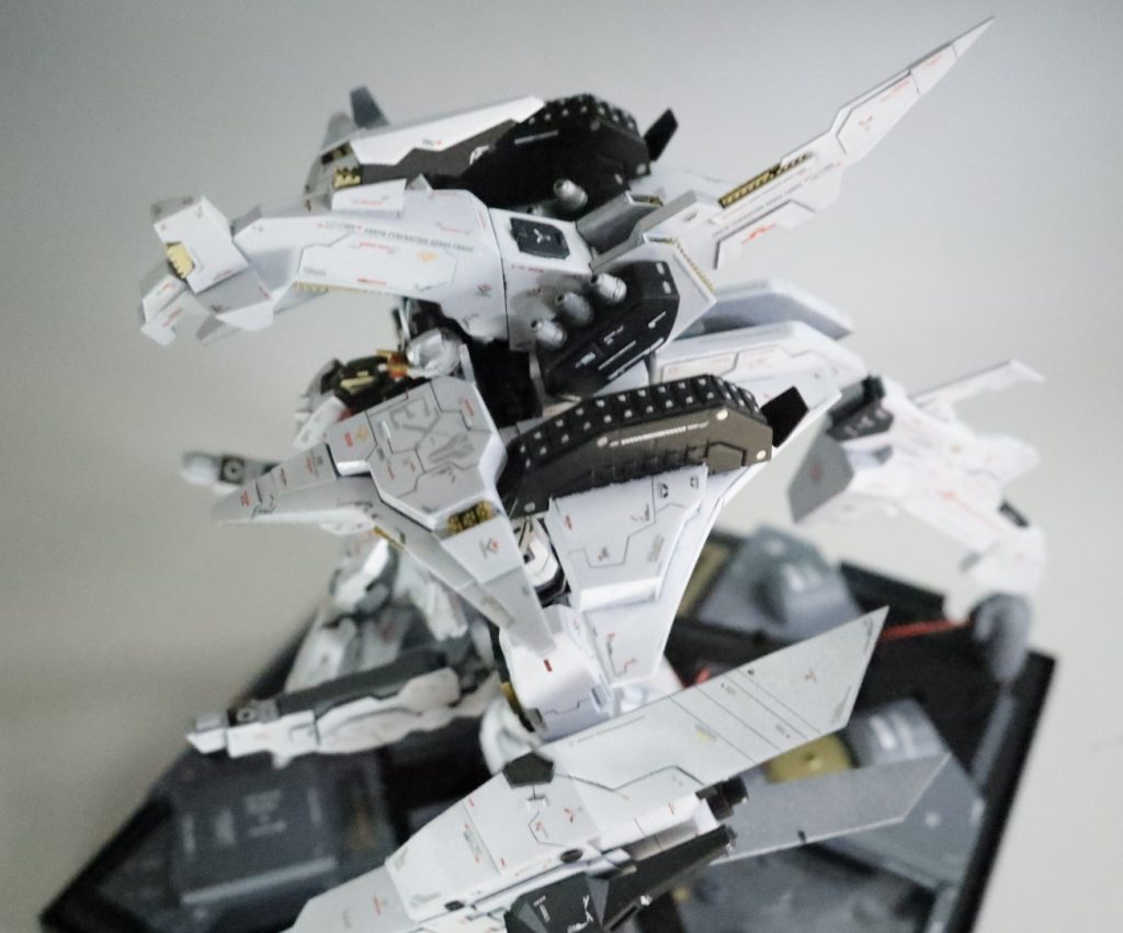 ファンネルミサイルやマイクロミサイルも搭載しています