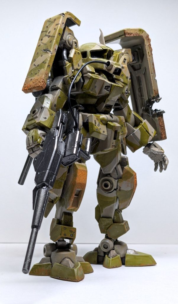 ジャンクで眠っていたMGザクヘッドや子供達が遊び尽くしたLBXのジャンクを使用。元々このジャンクが勿体ないので、活かせないかなぁ〜と思い、作りました。MGザクは10年程前に500円で買った物w。ジャンクでしたが、パーツは揃っていました。フレームは他に使っています。