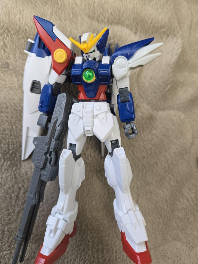 頭部はそのままポン付けで大丈夫でした!しかし問題は肩アーマー接続軸が全くもって違うので幅調整や軸を1から作り直しました!