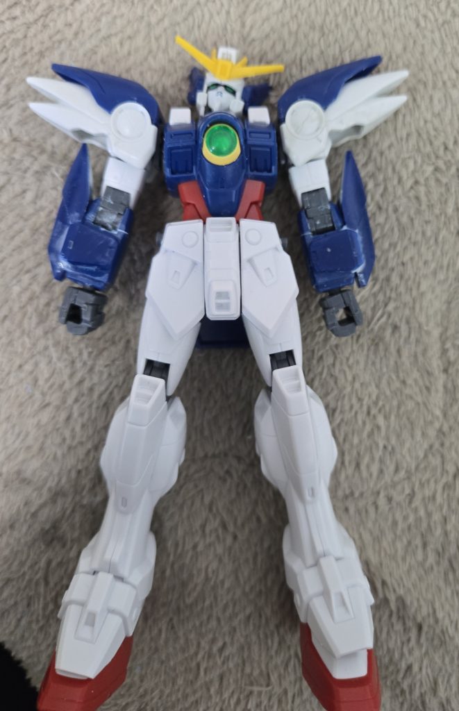 次に前腕アーマーです旧キットの腕を切り刻みシアノンで接着しました!シアノンは全てを解決する…