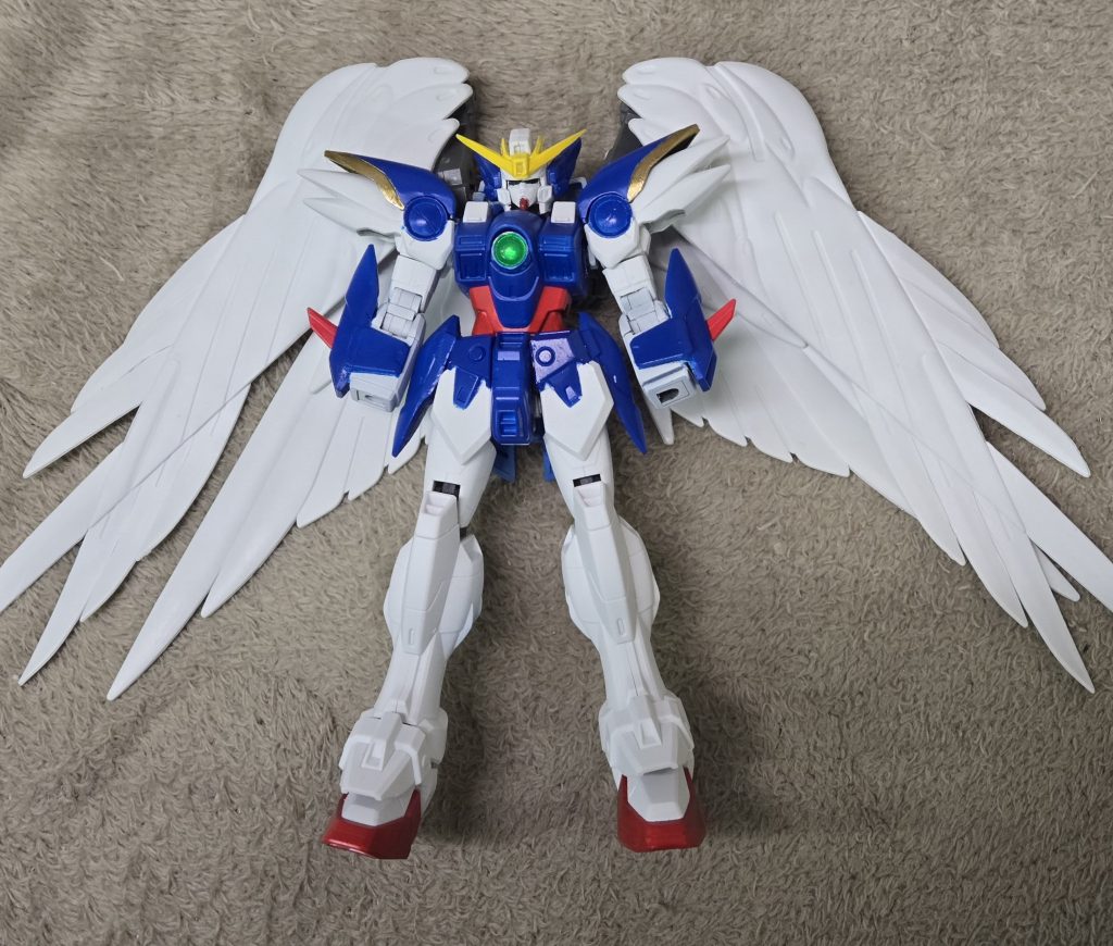 最後に塗装、ここまでで指がデザインナイフでズタボロになってたのでやっとの思いでした!とりあえず形になったので本当に良かったです ちなみに、1週間後にホビーショップにてMgウィングゼロEwバージョンカトキ見つけて絶句しました…買いましたけどね笑