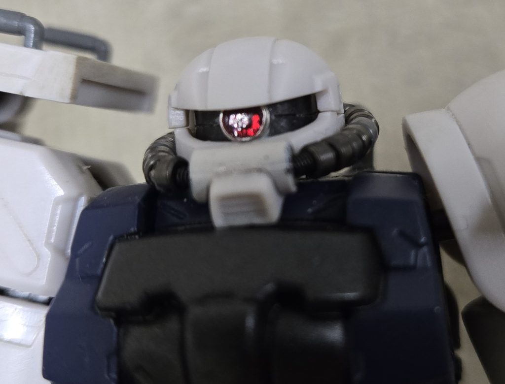 モノアイも別パーツ化、レジンでレンズを作ってみました!初レジンですが、なかなかいい出来かな〜と思います!