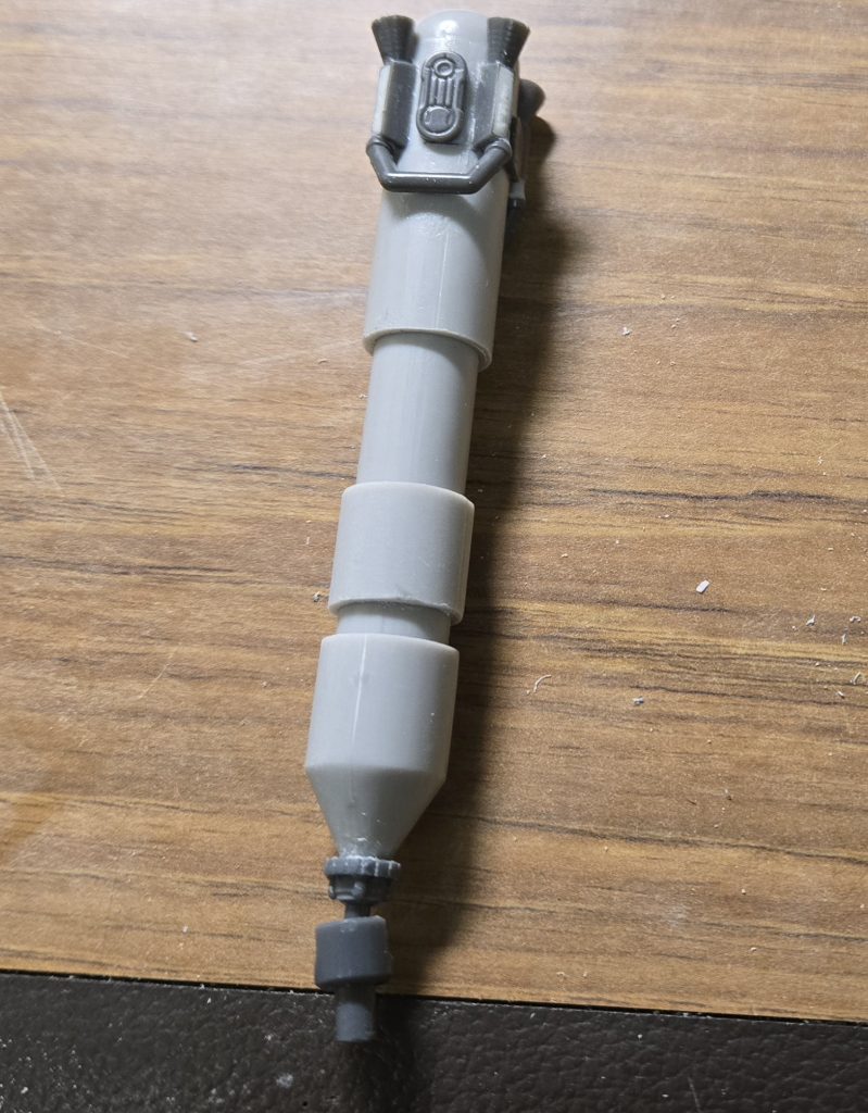 写真が無かったのですが、作成途中のブースターユニットです様々なパーツを組み合わせてそれらしく作りました!