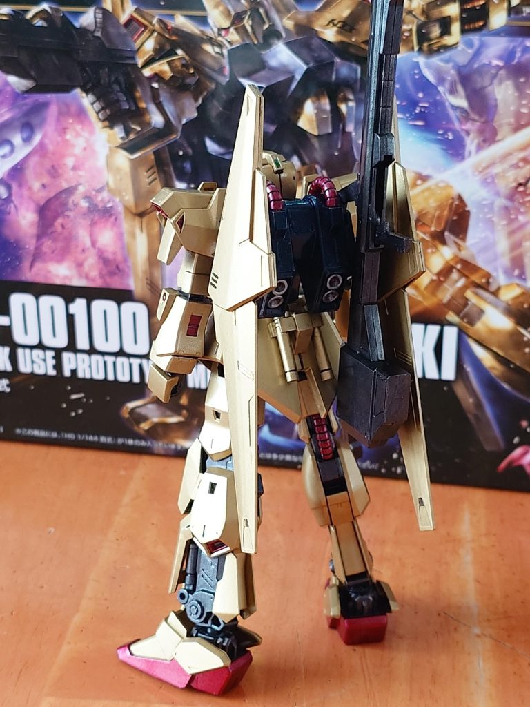 めんどくさかったので、バインダーや武器の合わせ目は消していません。