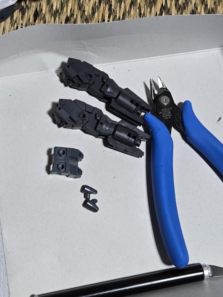 手持ちのジャンクパーツのランドセルと組み合わせれないかとアレコレ思案して