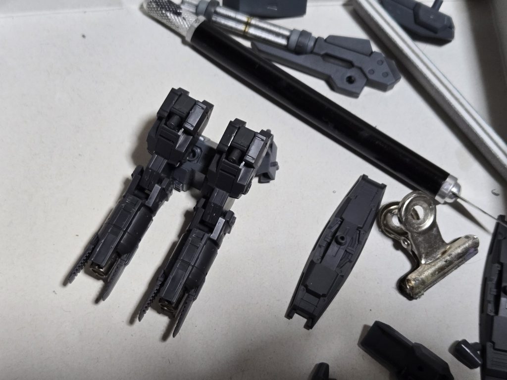 結局、瞬間接着剤でくっつけました💦