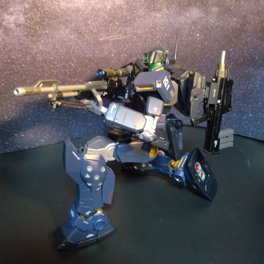 この画像なんかも紫に見えてますが実際手に取ってみると全く違う色なんです!(笑)