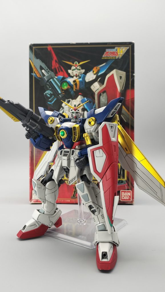 箱絵のポーズはスタンドが無いとバランス取れません…WとXの旧HGシリーズはどれもめちゃくちゃ良いキットなのでおすすめです。