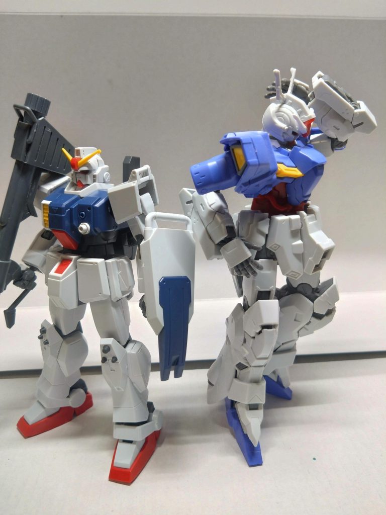 本作撮影後、ちゃんと頭部を作りました(ムーンと並べると小さく感じる)