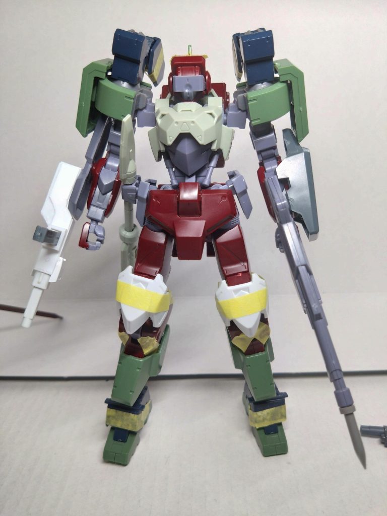 最初はこのように左右対称にするはずだったのですが、ショットガンのラックを脚につけてしまった結果パーツが干渉する事態に陥ってしまったので、やむなく左右非対称にしました