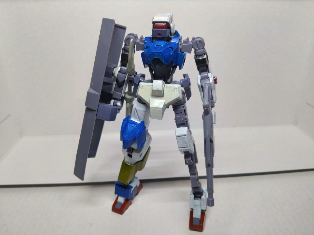 塗装中に途中までできたものをあり合わせて組んだ謎形態もあります