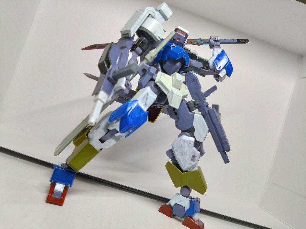 武器はガントレットマシンガン(ベース機通り) パルチザン(ベース機通り)ショットガン(前回投稿したもの)シールドマシンガン(今回スクラッチしたもの)太刀(ジャンク品)ガントレットマシンガンの先端に付属する雷釘 