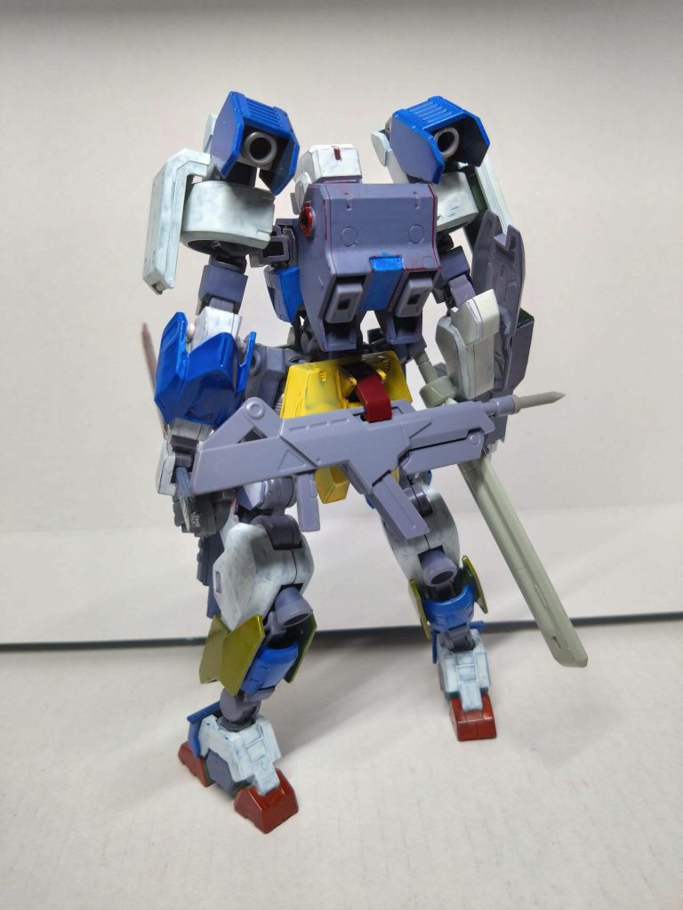 軽い創作設定をば…鉄華団地球支部が、ガラン・モッサとの戦いで手に入れたゲイレール・シャルフリヒター3機を鹵獲し、増加装甲ユニットとして改修を施し取り付けた姿両肩上部についているのはゲイレールの元腕部で、色々と改造を施した結果可動式のスラスターになった。増加装甲ユニットを取り付けたことで速度は下がったが、それでも防御面で性能が向上している(上記はとあるオープンチャットである人が創作してくれたものをほぼトレス＋書き足したやつです)