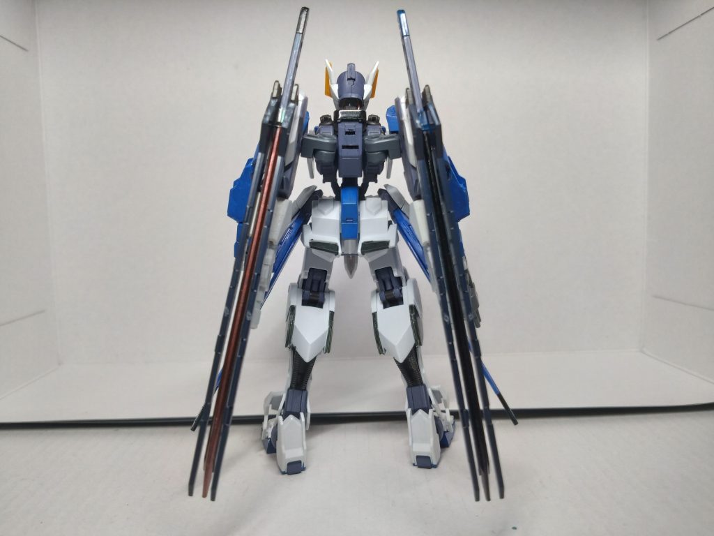 思い切ってバックパックは撤去し、残した部分は次回以降の作品の礎になってもらうことにしました