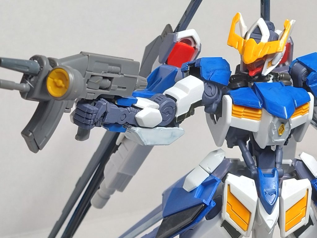 マシンガンは昔改造した陸戦ジムが持ってたやつの銃身を折って銃口を再接続したやつ