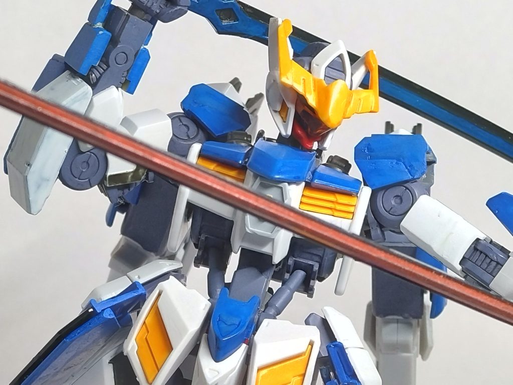 胴体にある謎のブツは、ゼロ距離で高熱ビームを照射して中身を焼き殺す物騒な品を想像しながらどうやってつけるか悩んでました