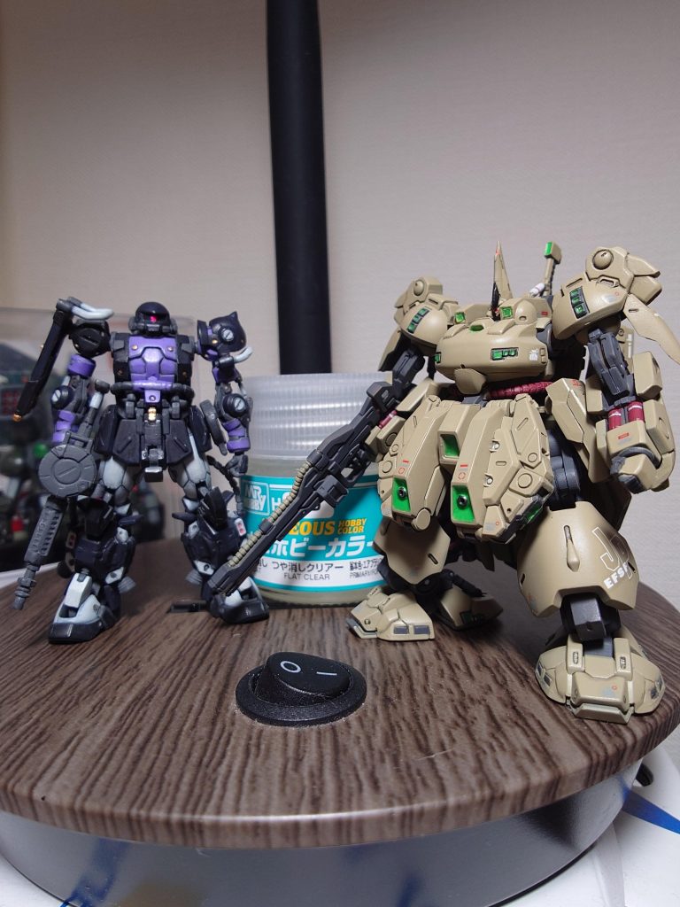 ザクはサフ以外筆塗りです。