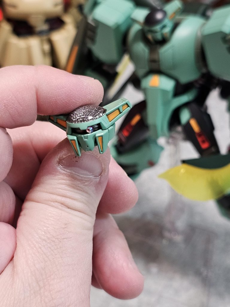 モノアイは通常時はグリーン、レドーム起動時はレッドにしてみました。