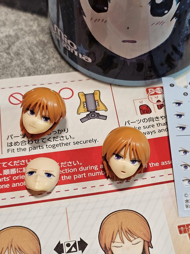 だいぶアニメ寄りの髪色に仕上がったかと。瞳デカールは悩みましたが、髪が付いている2種類にしました。