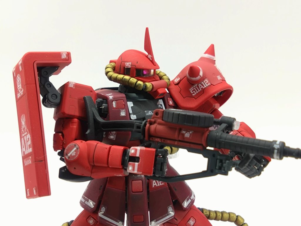 毎度お馴染みで、武器も専用カラー。モノアイも変更しました。