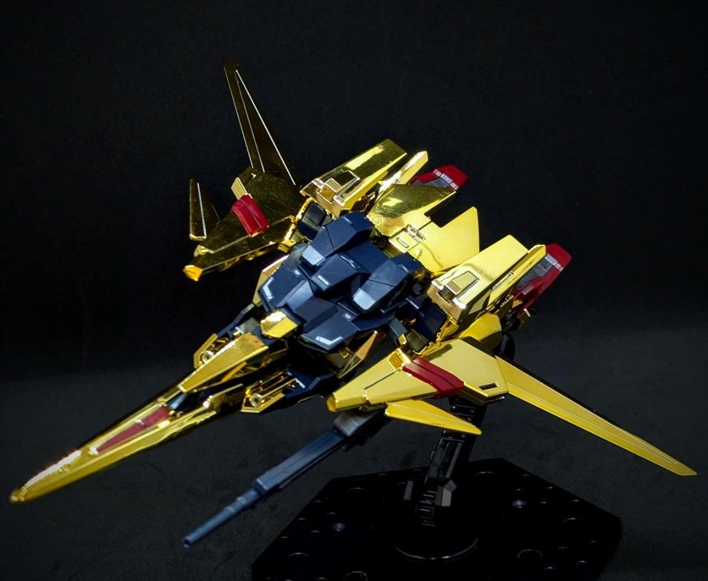 あの百式の原型となった機体ですね！だからこその金ピカボディなんですね(*>_<*)ﾉ お次は『RSN-001-2 デルタガンダム弐号機』…