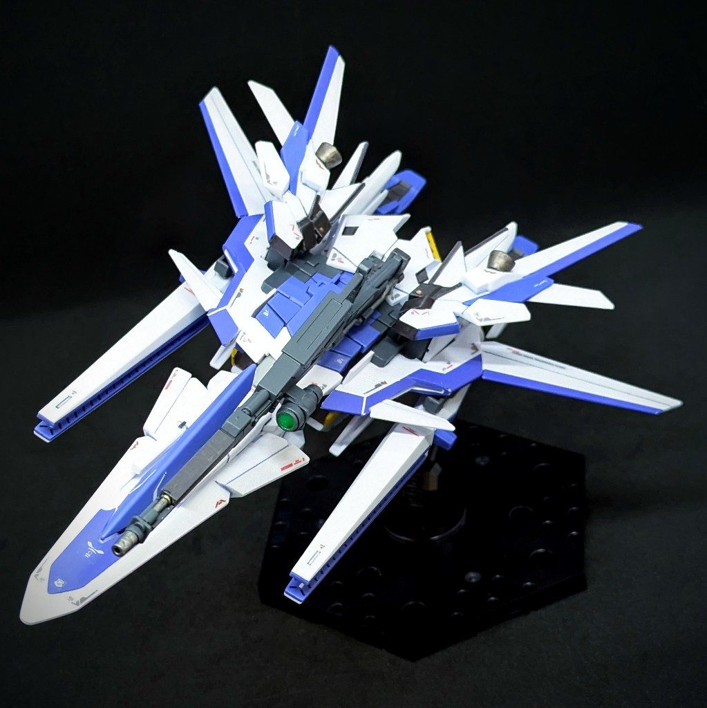 先に紹介したデルタプラスの運用データを基に『特殊装備』を追加実装した機体ですね♬ロング・メガ・バスターやハイ・メガ・キャノン、プロト・フィン・ファンネルを実装された迫力仕様(*˘︶˘*).｡.:*♡